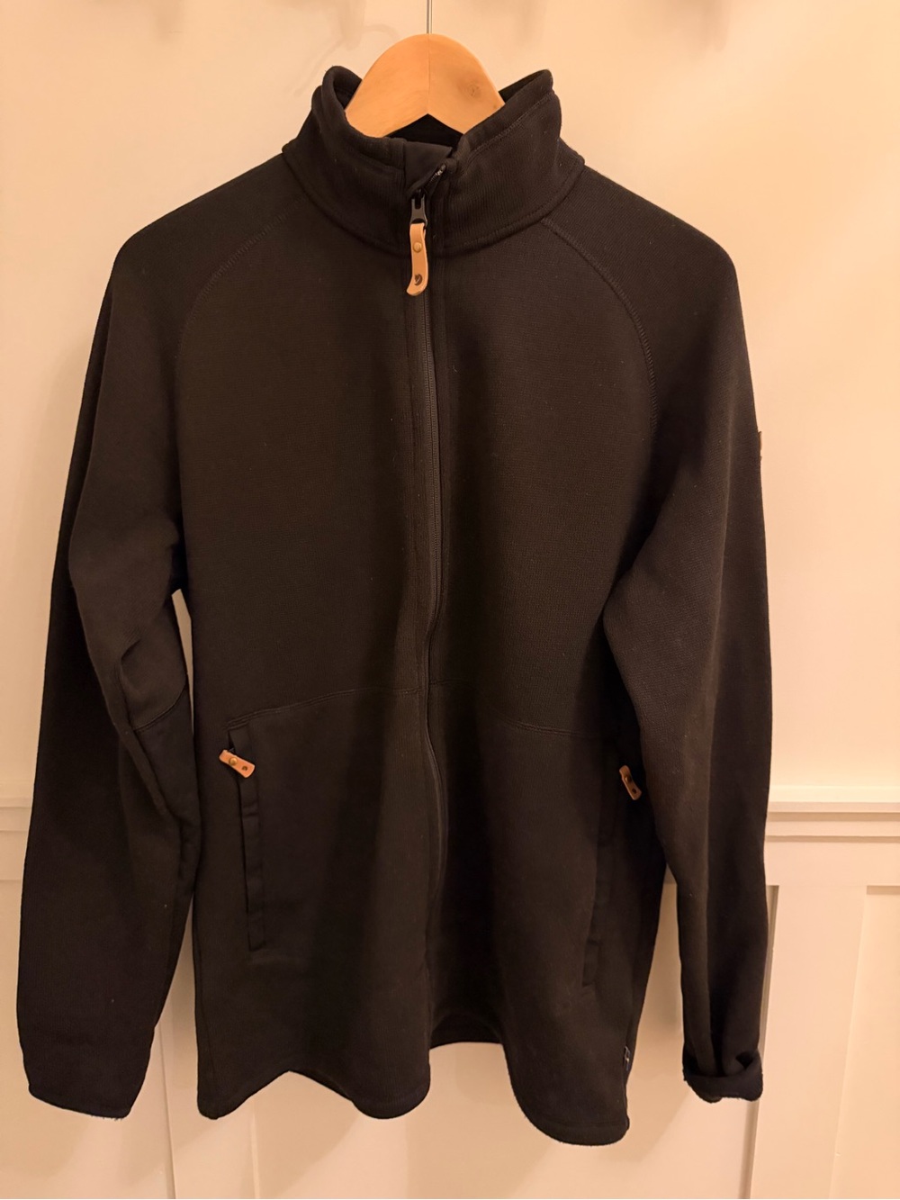 Men's Fjallraven Black Full-Zip Fleece Jacket - Lightweight Comfort